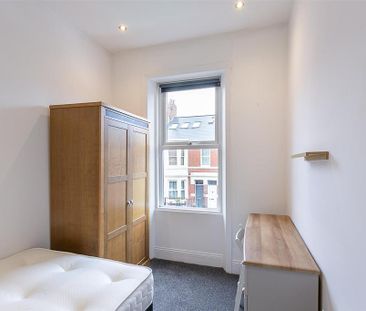3 bedroom flat to rent - Photo 3