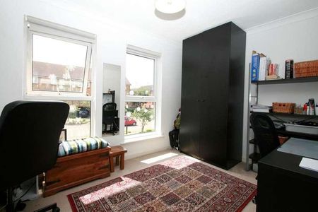 Farriers Road, Epsom, KT17 - Photo 2