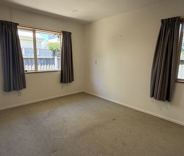 Private 3 bedroom family home – gardener included! - Photo 5