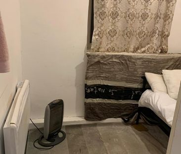 1 Bed Flat, Meads Lane, IG3 - Photo 5