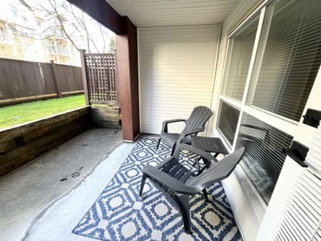 Immaculate Ground Floor One Bedroom with Parking and Storage - Photo 5