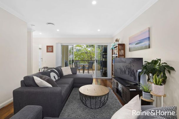 Stunning Townhouse in Central Toowong! - Photo 1