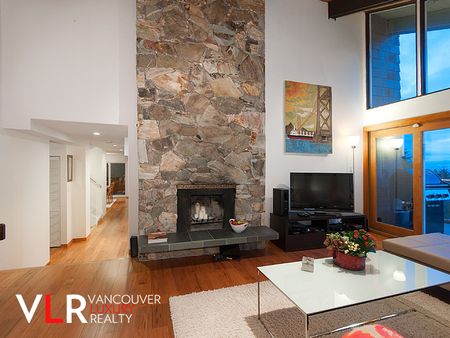 House in West Vancouver, BC - Photo 2