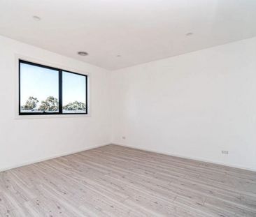 SIMPLY STUNNING - Photo 5