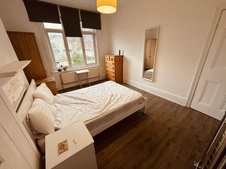 1 bedroom in a house share to rent - Photo 3