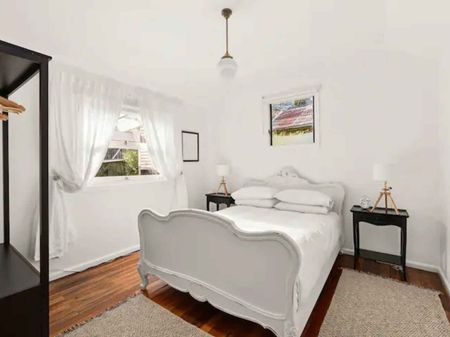 Mountain Cottage Delight - Property Partly Furnished - Photo 4