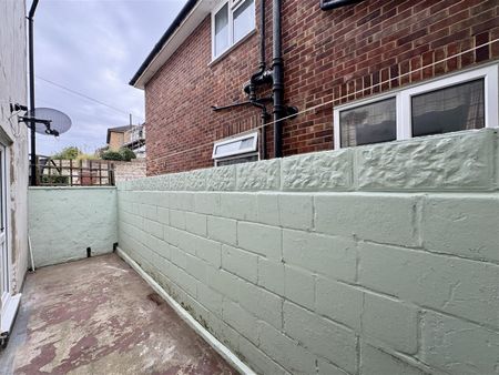 St. James Road, Bexhill-On-Sea, TN40 2DF - Photo 3
