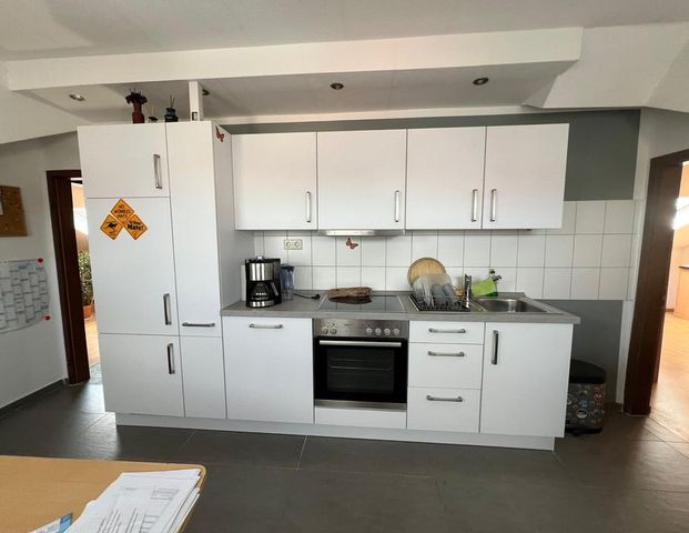 2 Zimmer Dachgeschoss Wohnung mit Küche - Foto 1