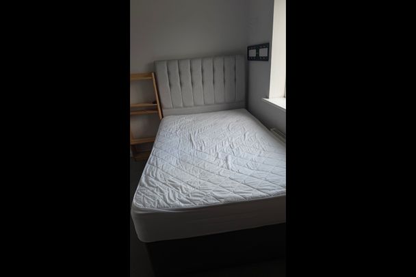 Room in a Shared House, House, B27 - Photo 1