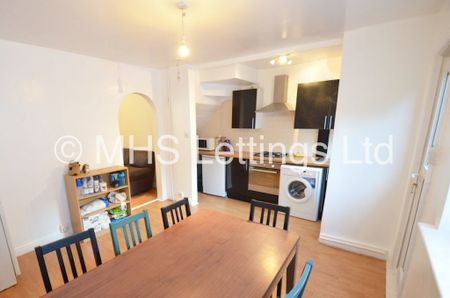 2 Bedroom Mid Terraced House for rent in Park View Avenue - Photo 4