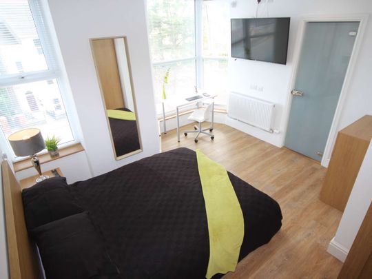 High Specification En-Suite Student Accommodation - A female house with all rooms having en-suites - Photo 1