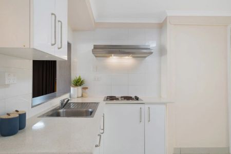 Spacious Family Home for Rent in Prime Macgregor Location - Photo 3