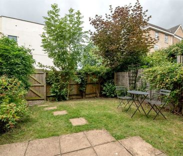 White Willow Gardens, Staplegrove - Photo 2