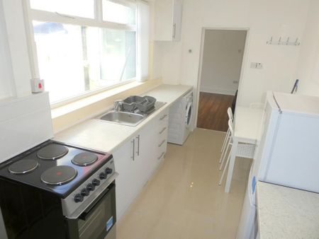 3 bedroom terraced house to rent - Photo 5