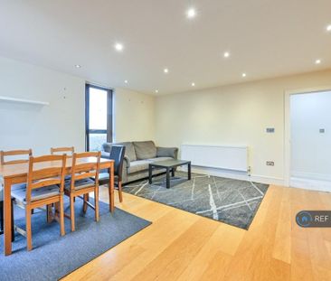 2 bedroom flat to rent - Photo 2