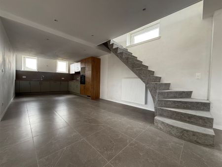 Maison d’habitation volumineuse (3 ch) complètement rénovée - Photo 3