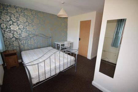 4 bedroom terraced house to rent - Photo 5