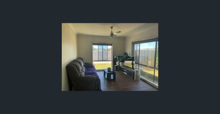 Neat two bedroom unit - Photo 2