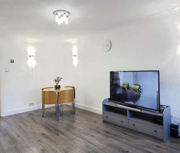 Swanholm Gardens, Calcot, RG31 - Photo 1