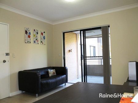 SPACIOUS ONE BEDROOM UNIT - Photo 5