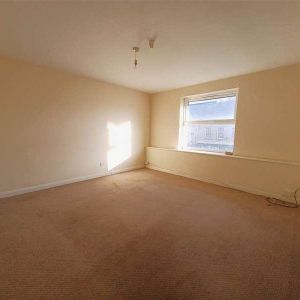 High Street, Witney, Oxfordshire, OX28 - Photo 2