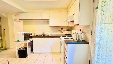 For Lease - 26 Ashglen Court, Toronto, Ontario - Photo 2