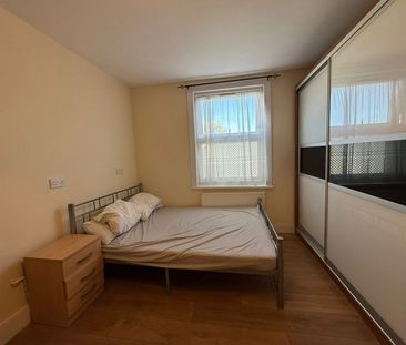 Studio Flat, High Road, IG1 - Photo 2
