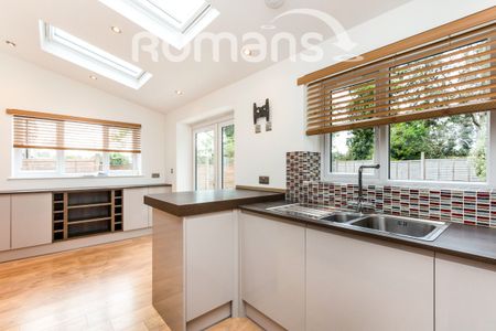 Holly Hedge Road, Frimley, Camberley, GU16 - Photo 3