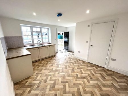 3 bedroom semi-detached house to rent - Photo 5