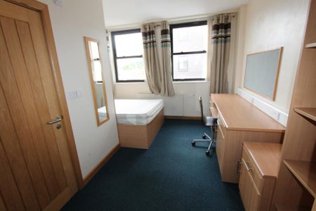 9 bedroom flat to rent - Photo 2