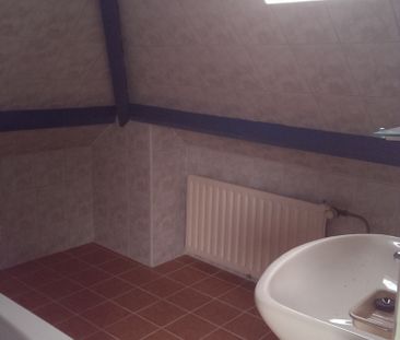 Te huur in het centrum van Roosendaal: een zeer ruime zolderstudio - Photo 5