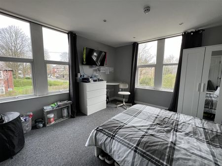 4 bedroom apartment to rent - Photo 4