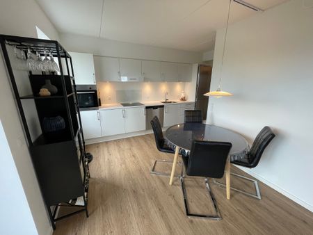 Stor 2-værelses lejlighed med altan og parkeringslicens - Photo 3