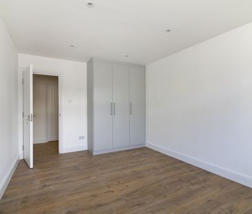 2 Bed Flat, Stratford, E15 - Photo 2