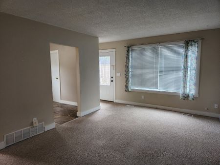 386 Waddington Dr.-TOP FLOOR - Photo 2