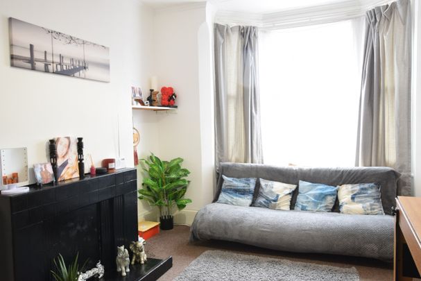 1 Bed Flat, Junction Road, RG1 - Photo 1
