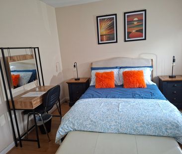 Room in a Shared House, Bankside Avenue, SE13 - Photo 1