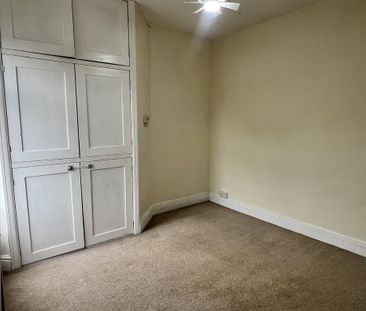 3 bedroom end of terrace house to rent - Photo 3