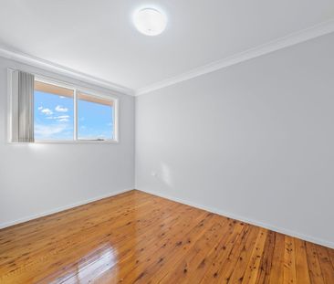 BEAUTIFUL THREE BEDROOM HOME IN MINTO FOR LEASE! - Photo 2