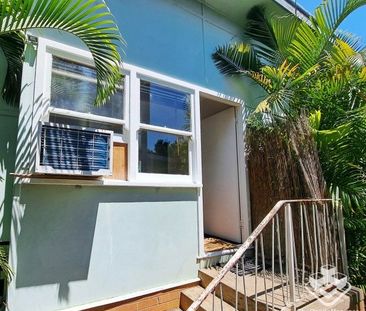 GREAT WEST END LOCATION NEAR BOUNDARY STREET SHOPS and RESTAURANTS ... - Photo 2