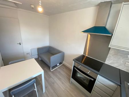 2 Bed Flat, Western Road, BN3 - Photo 5