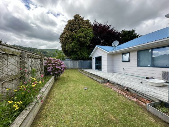 3-Bedroom Home in Lower Hutt! - Photo 1