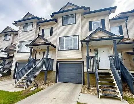 PREMIUM 3-BEDROOM TOWNHOUSE IN BLACKBURN COMMUNITY FOR RENT — 3 Bedrooms Townhouse - Photo 1