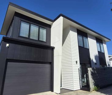 Spacious 4–5 Bedroom Family Home in Avalon - Photo 5