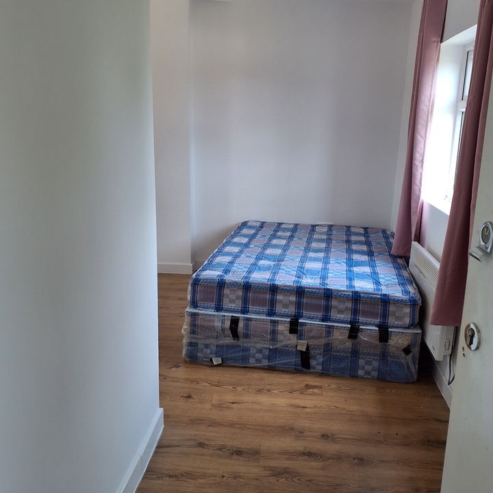 Studio Flat, Bellingham Road, SE6 - Photo 1