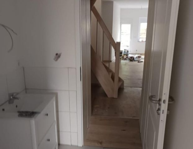 Lichtdurchflutete 3 Zimmer Altbau Wohnung mit Garten - Photo 1