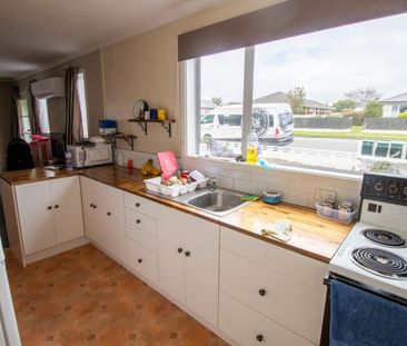 Tidy 2 Bedroom unit close to South City! - Photo 2