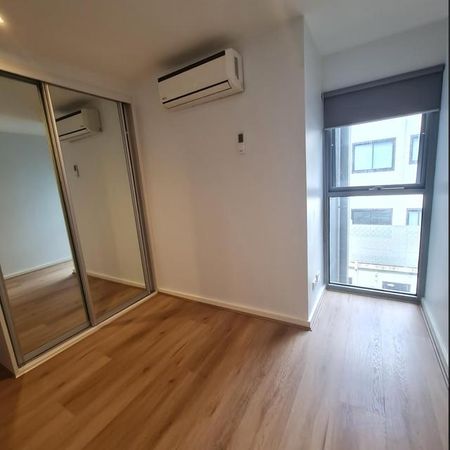 Modern Apartment Living in the Heart of Caulfield East - Photo 2