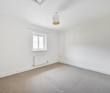 2 bedroom coach house to rent - Photo 2