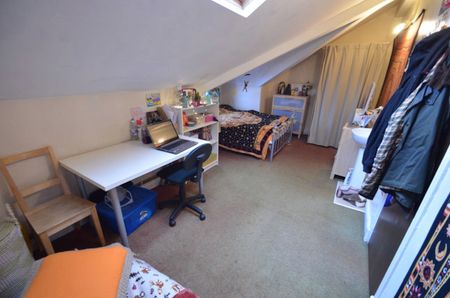 8 Bed - 124 Belle Vue Road, Hyde Park, Leeds - LS3 1HF - Student - Photo 5